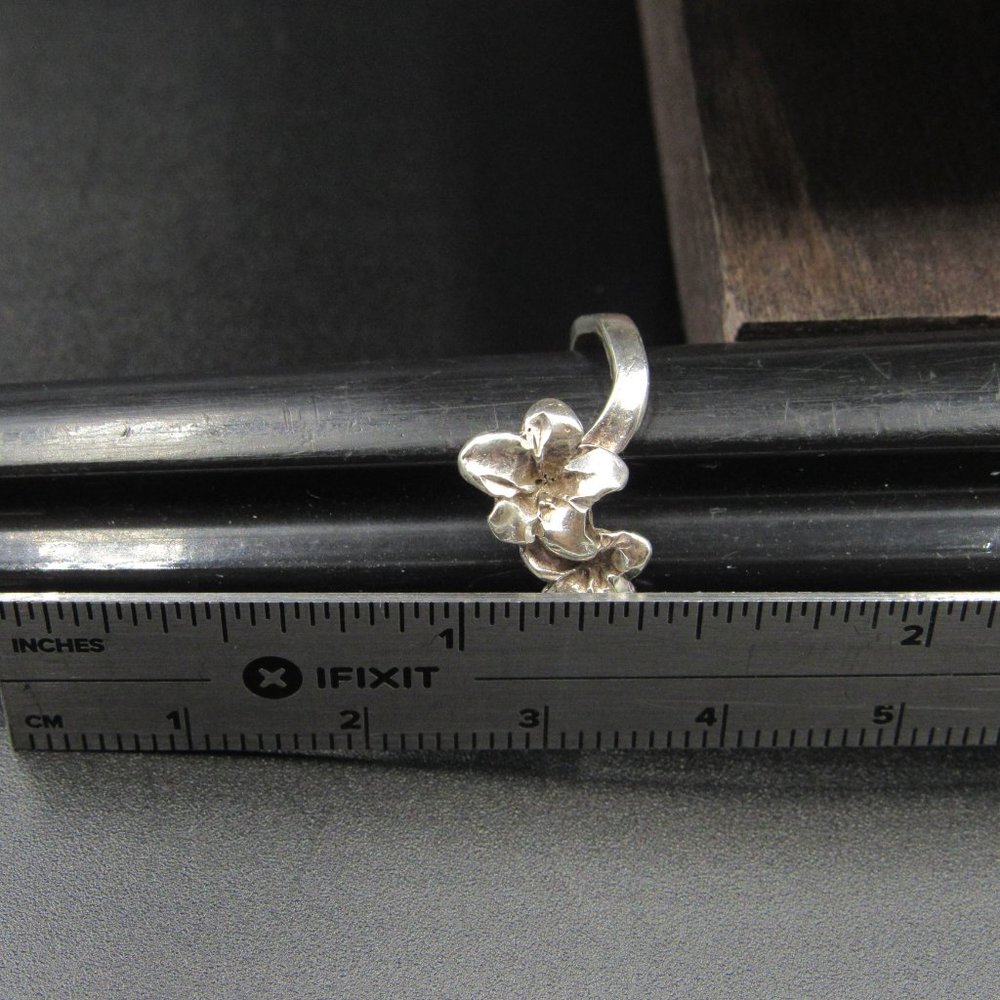 Size 6 Sterling Silver Rustic Floral Open Band - Picture 6 of 7